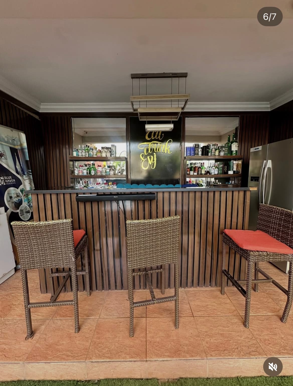 Cocktail bar