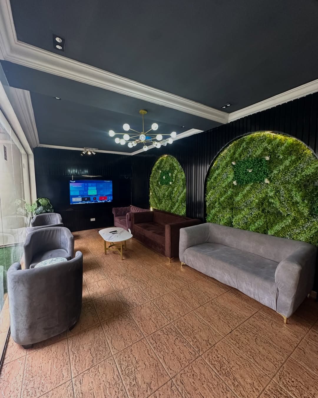 Bar & Lounge — 2