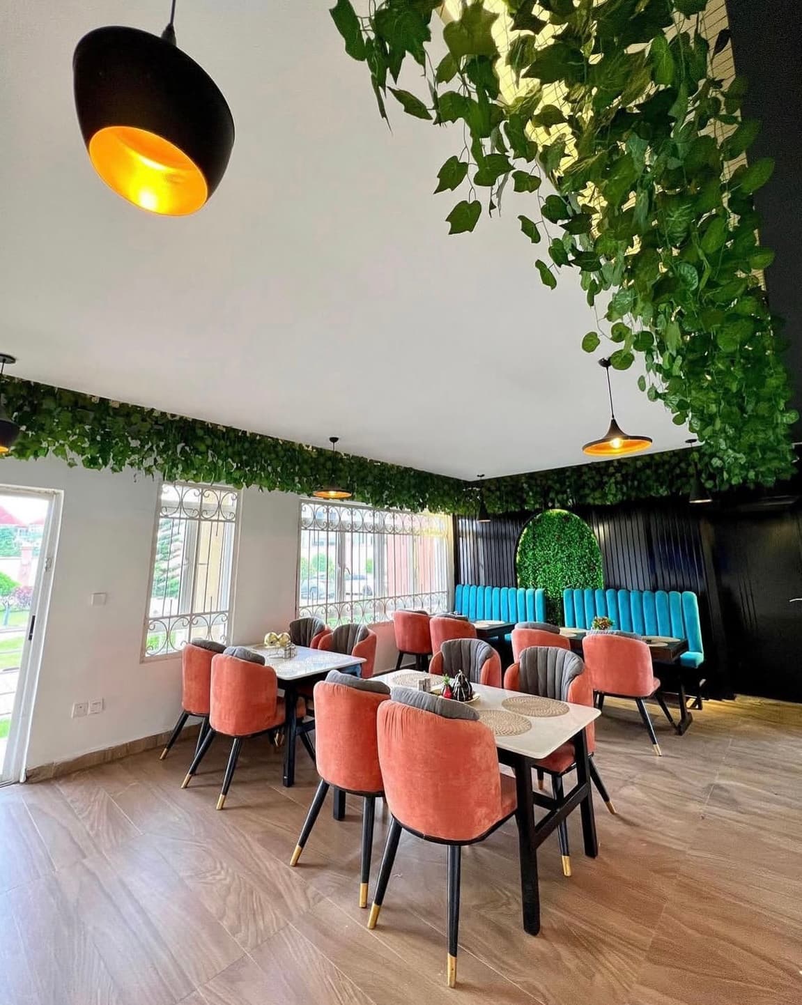 Dining suite